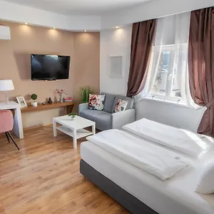 Premium Szervita Square Apartamento