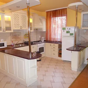 https://lara-apartman-debrecen.hotels-hajduszoboszlo-hungary.com